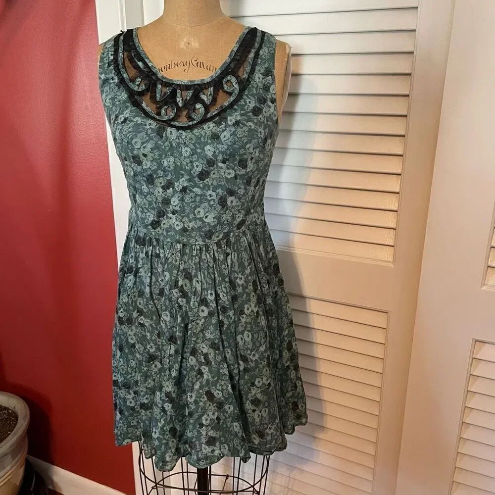 STARING AT STARS | anthropologie green floral fit & flare dress 0